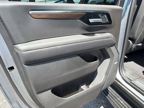 New 2026 Chevrolet Suburban High Country AWD/4WD image 16
