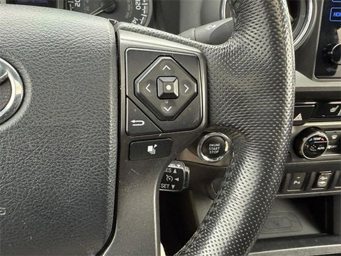 Used 2016 Toyota Tacoma TRD Sport image 17