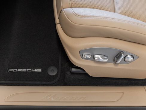 Certified 2026 Porsche Macan AWD/4WD image 20