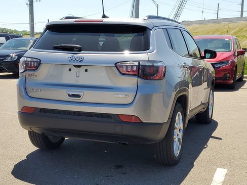 Used 2023 Jeep Compass Latitude AWD/4WD image 3