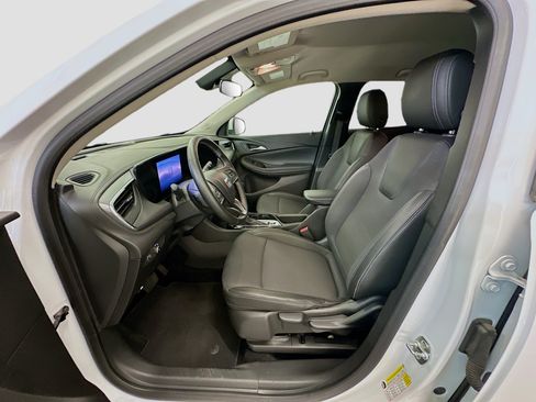 Used 2025 Buick Encore GX Preferred AWD/4WD image 13