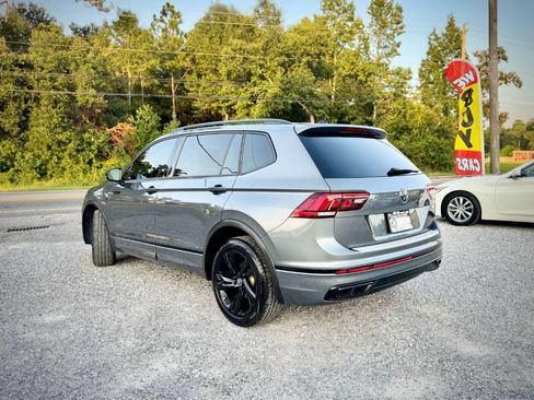 Used 2023 Volkswagen Tiguan SE R-Line FWD image 2