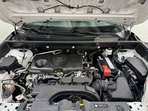 Used 2019 Toyota RAV4 XLE w/ Carpet Mat Package image 10