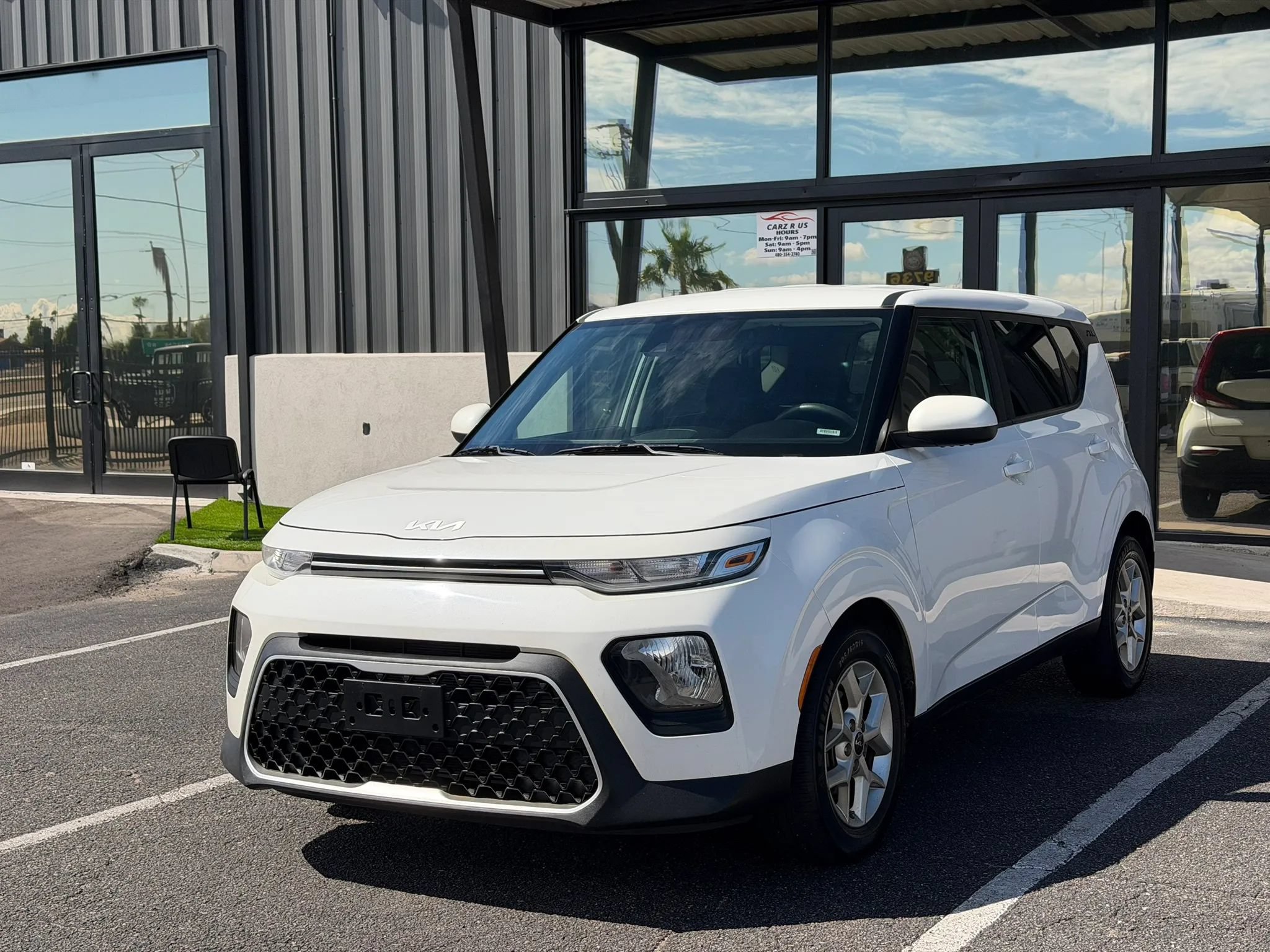 Used 2022 Kia Soul LX w/ Technology Package FWD image 2