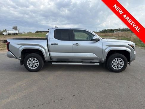 Used 2025 Toyota Tacoma SR5 image 2