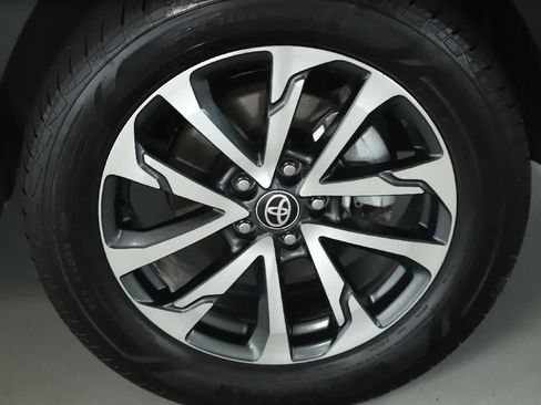 Used 2023 Toyota Corolla Cross XLE AWD/4WD image 10