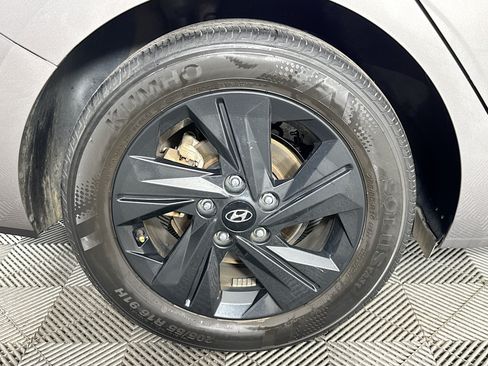 Used 2023 Hyundai Elantra SEL w/ Preferred Accessory Package FWD image 32