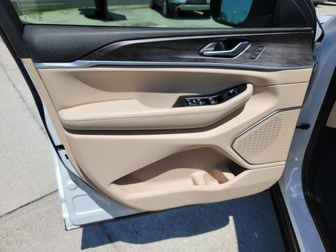 Used 2026 Jeep Grand Cherokee Limited w/ Luxury Tech Group II RWD image 10