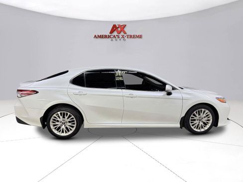 Used 2018 Toyota Camry XLE FWD image 8