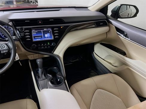 Certified 2019 Toyota Camry LE image 21