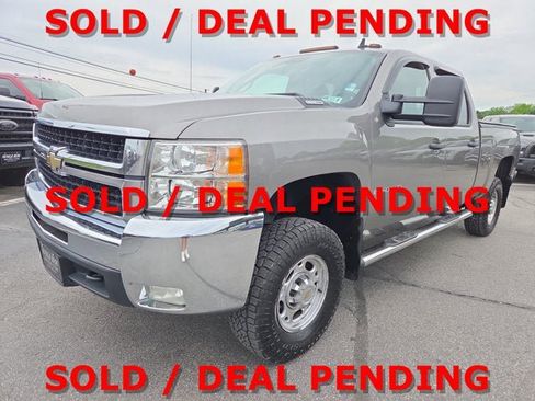 Used 2009 Chevrolet Silverado 2500 LT w/ Exterior Plus Package AWD/4WD image 2