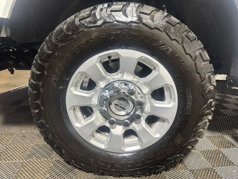 Used 2023 Ford F350 XLT AWD/4WD image 10