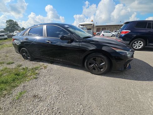 Used 2022 Hyundai Elantra SEL w/ Convenience Package FWD image 4