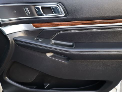 Used 2016 Ford Explorer Limited image 21