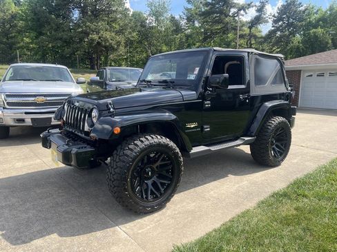 Used 2012 Jeep Wrangler Sahara w/ Connectivity Group AWD/4WD image 1