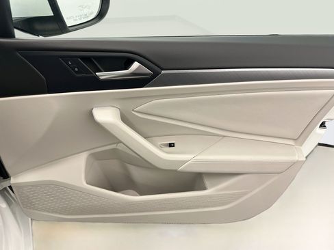 Used 2023 Volkswagen Jetta SE w/ Panoramic Sunroof Package FWD image 33