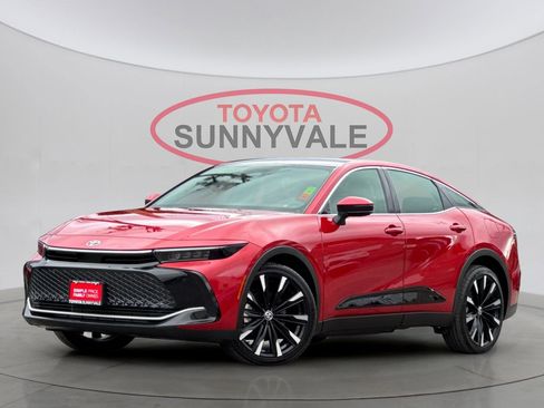 Used 2024 Toyota Crown Platinum image 2