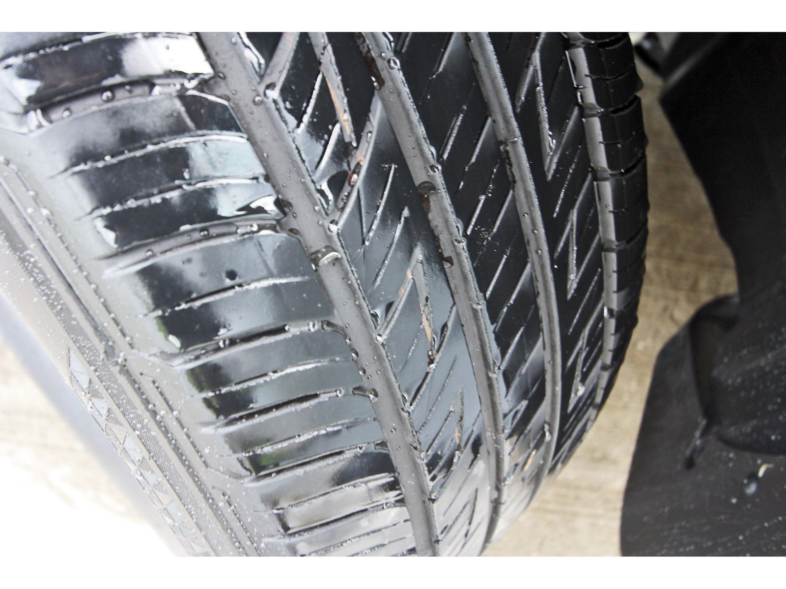 Certified 2025 Nissan Pathfinder SV FWD image 33