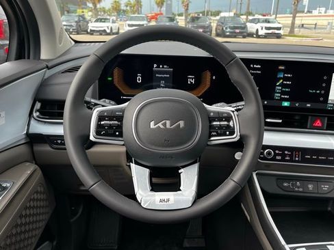New 2026 Kia Carnival LXS FWD image 8