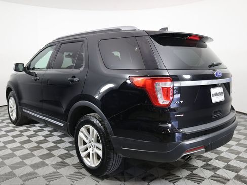 Used 2018 Ford Explorer XLT w/ Class II Trailer Tow Package AWD/4WD image 4