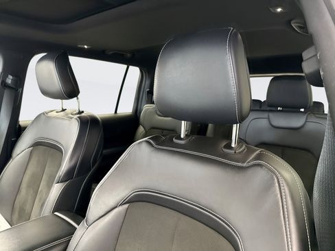 Used 2022 Jeep Grand Cherokee L Laredo image 10