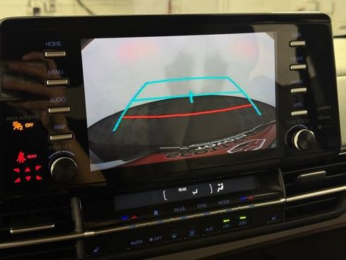 Used 2024 Toyota Sienna XLE image 20