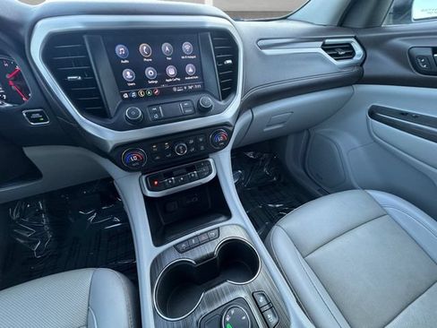 Used 2021 GMC Acadia SLT w/ Technology Package FWD image 3