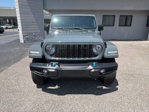 Used 2024 Jeep Wrangler Unlimited w/ Convenience Group AWD/4WD image 4