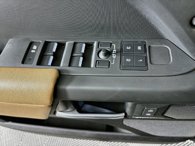 New 2025 Land Rover Defender 130 S AWD/4WD image 19