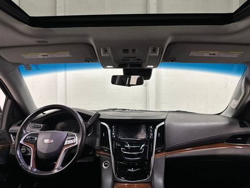 Used 2019 Cadillac Escalade ESV Luxury AWD/4WD image 58