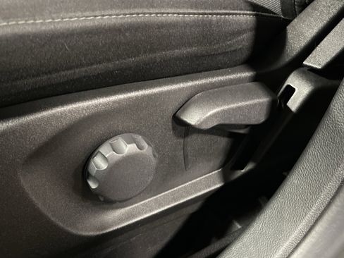 Used 2022 Ford Edge SE w/ Black Appearance Package image 10