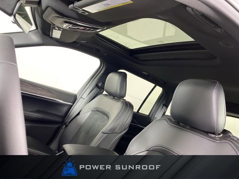 New 2026 Jeep Grand Cherokee Altitude image 2