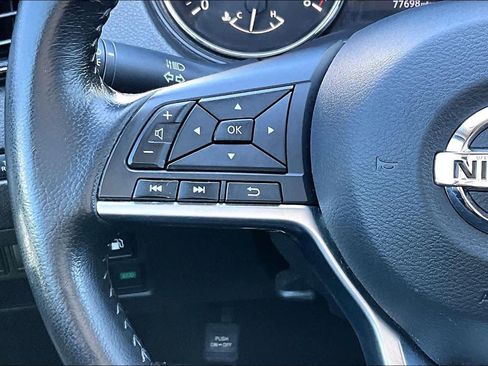 Used 2020 Nissan Rogue SV image 23