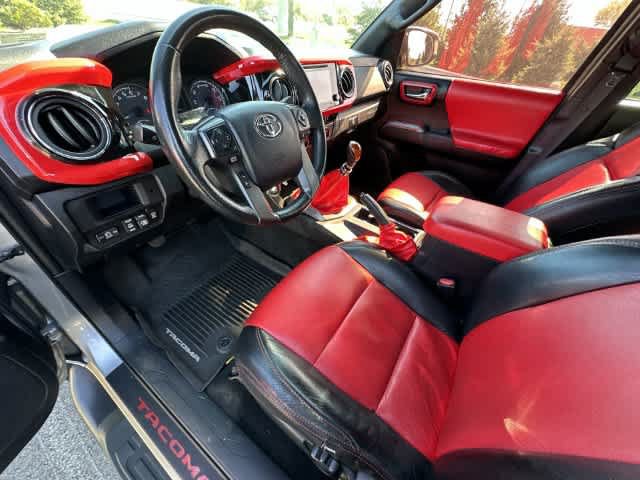 Used 2017 Toyota Tacoma TRD Sport w/ Premium & Technology Package AWD/4WD image 16