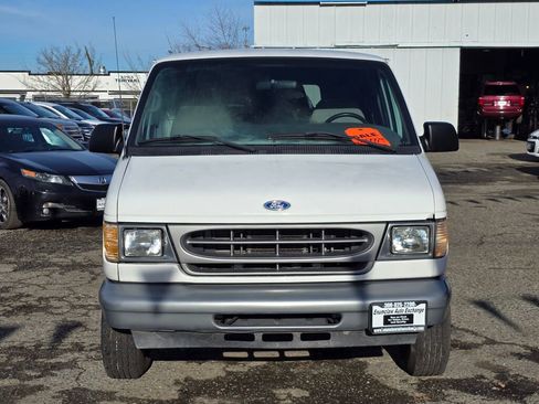 Used 2002 Ford E-250 and Econoline 250 E-250 image 2
