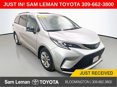 Used 2023 Toyota Sienna XSE AWD/4WD image 1