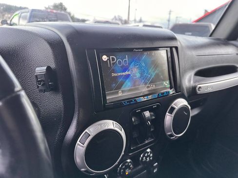 Used 2016 Jeep Wrangler Unlimited Sahara w/ Connectivity Group image 22