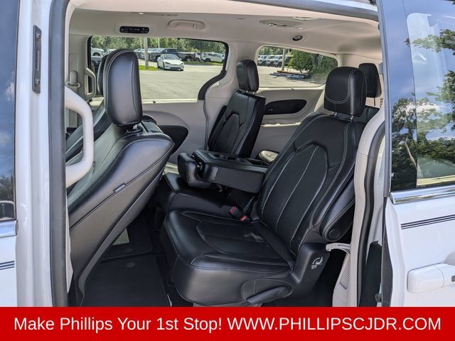 Certified 2022 Chrysler Pacifica Touring-L w/ Uconnect Theater Family Group FWD image 13