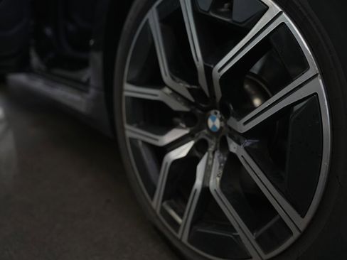 Used 2024 BMW 740i image 16