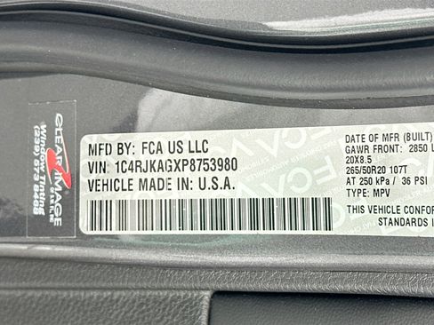 Used 2023 Jeep Grand Cherokee L Laredo image 32