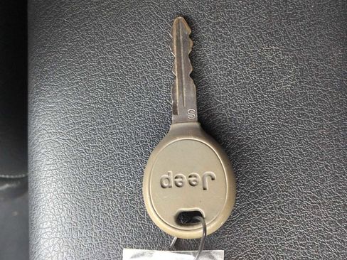 Used 2015 Jeep Compass Sport FWD image 28