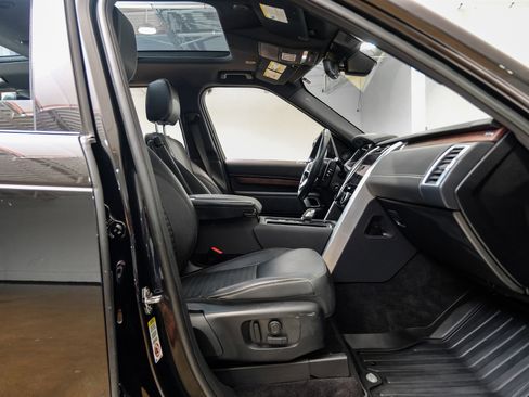 Used 2023 Land Rover Discovery S R-Dynamic image 39