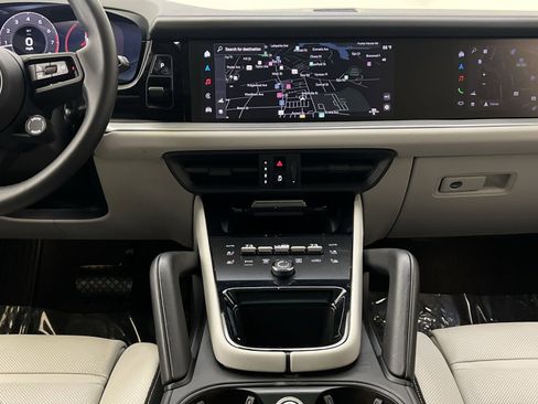 Used 2024 Porsche Cayenne Base image 32