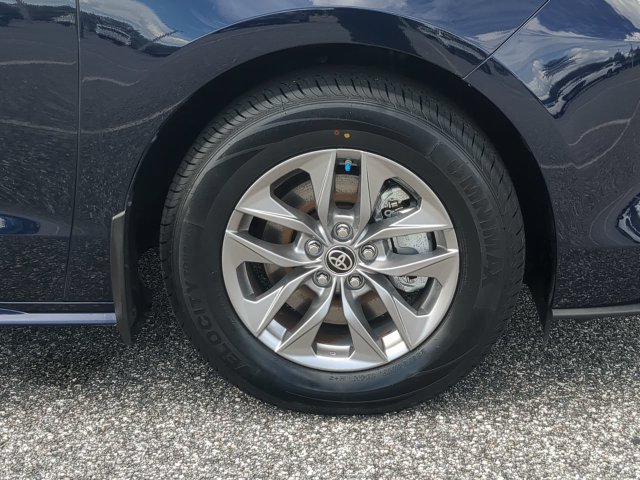Certified 2025 Toyota Sienna XLE FWD image 11