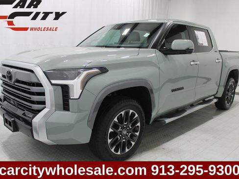 Used 2025 Toyota Tundra Limited AWD/4WD image 1