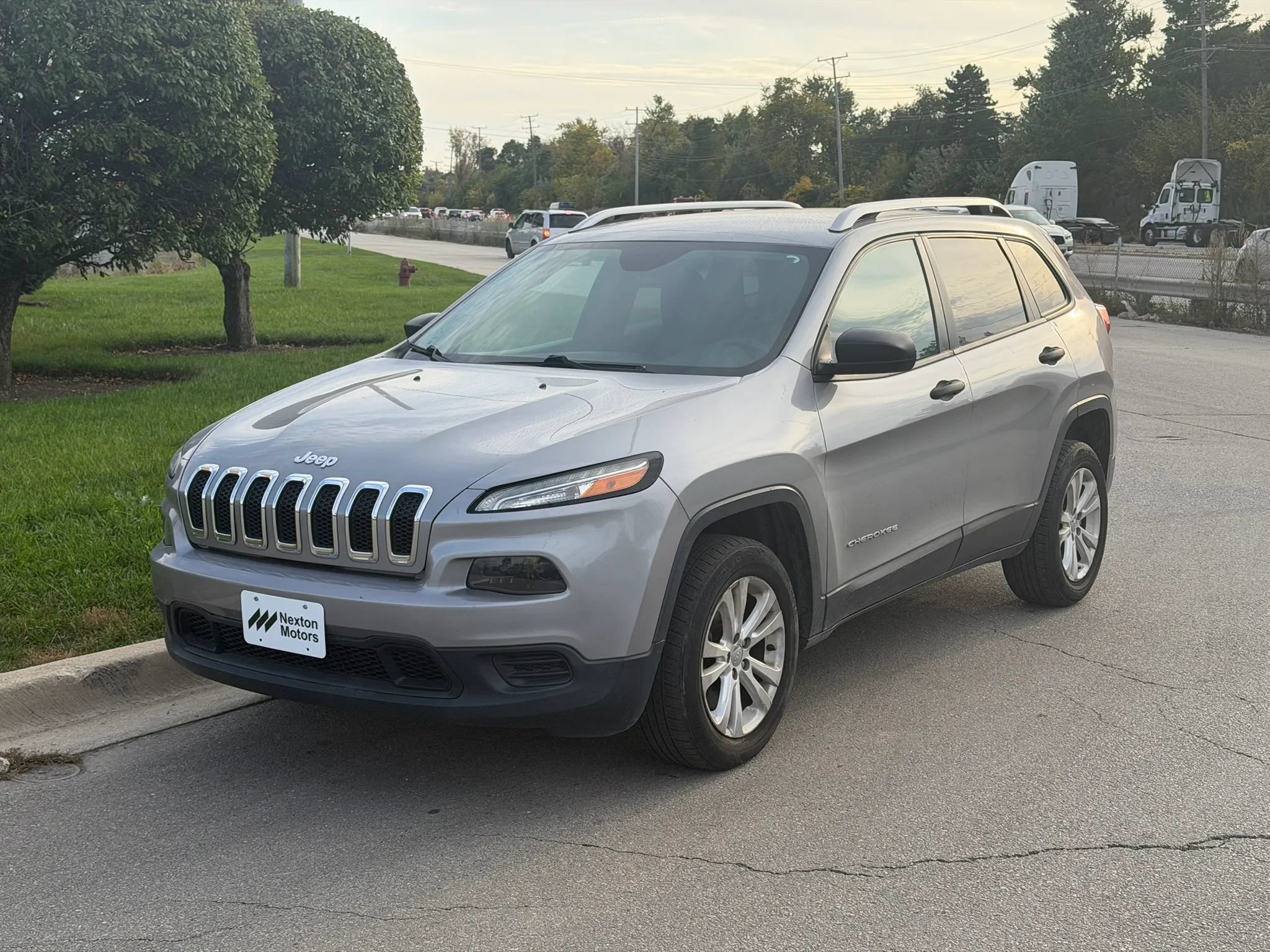 Used 2015 Jeep Cherokee Sport FWD image 1
