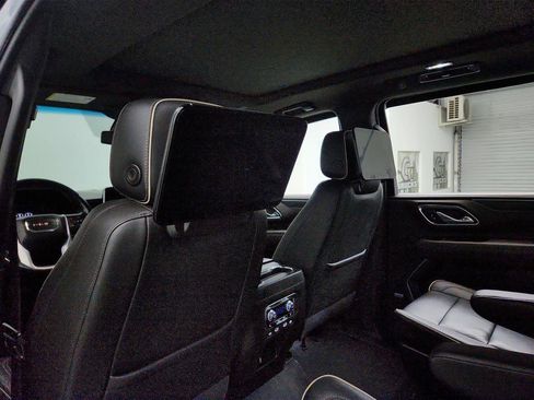 Used 2021 GMC Yukon XL SLT w/ SLT Premium Package image 23