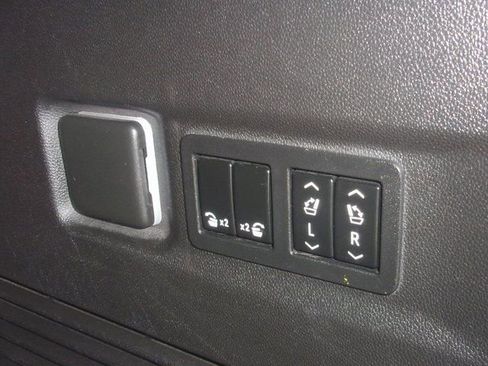 Used 2021 Chevrolet Suburban High Country image 34