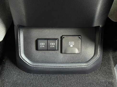 Used 2020 Toyota Highlander Limited FWD image 36