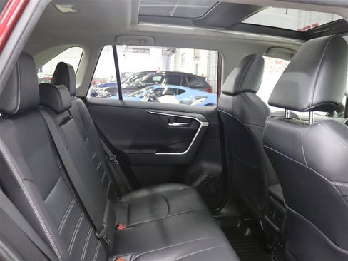Used 2019 Toyota RAV4 Limited AWD/4WD image 21